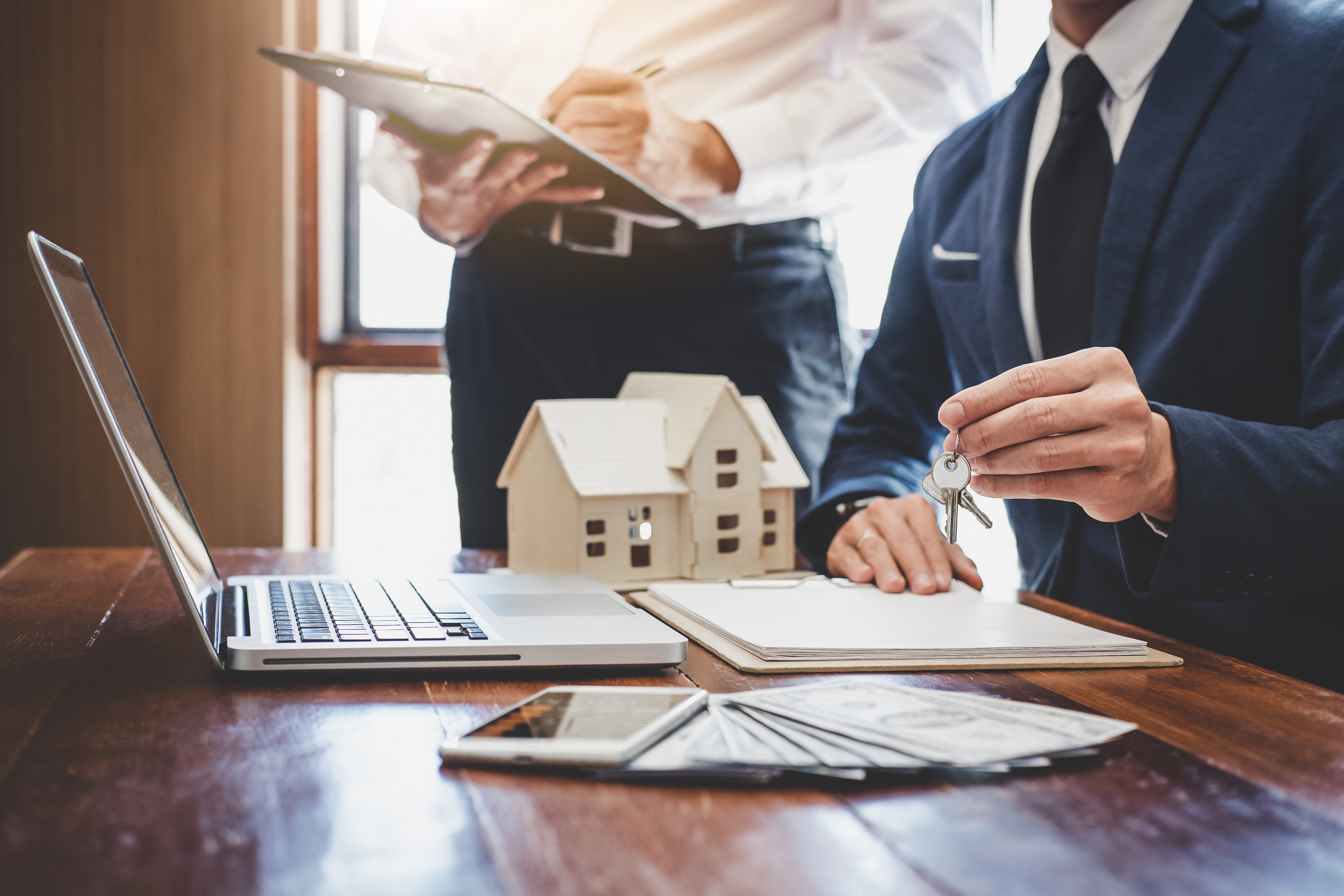 Real,Estate,Agent,And,Sales,Manager,Team,Analysis,Pricing,Of