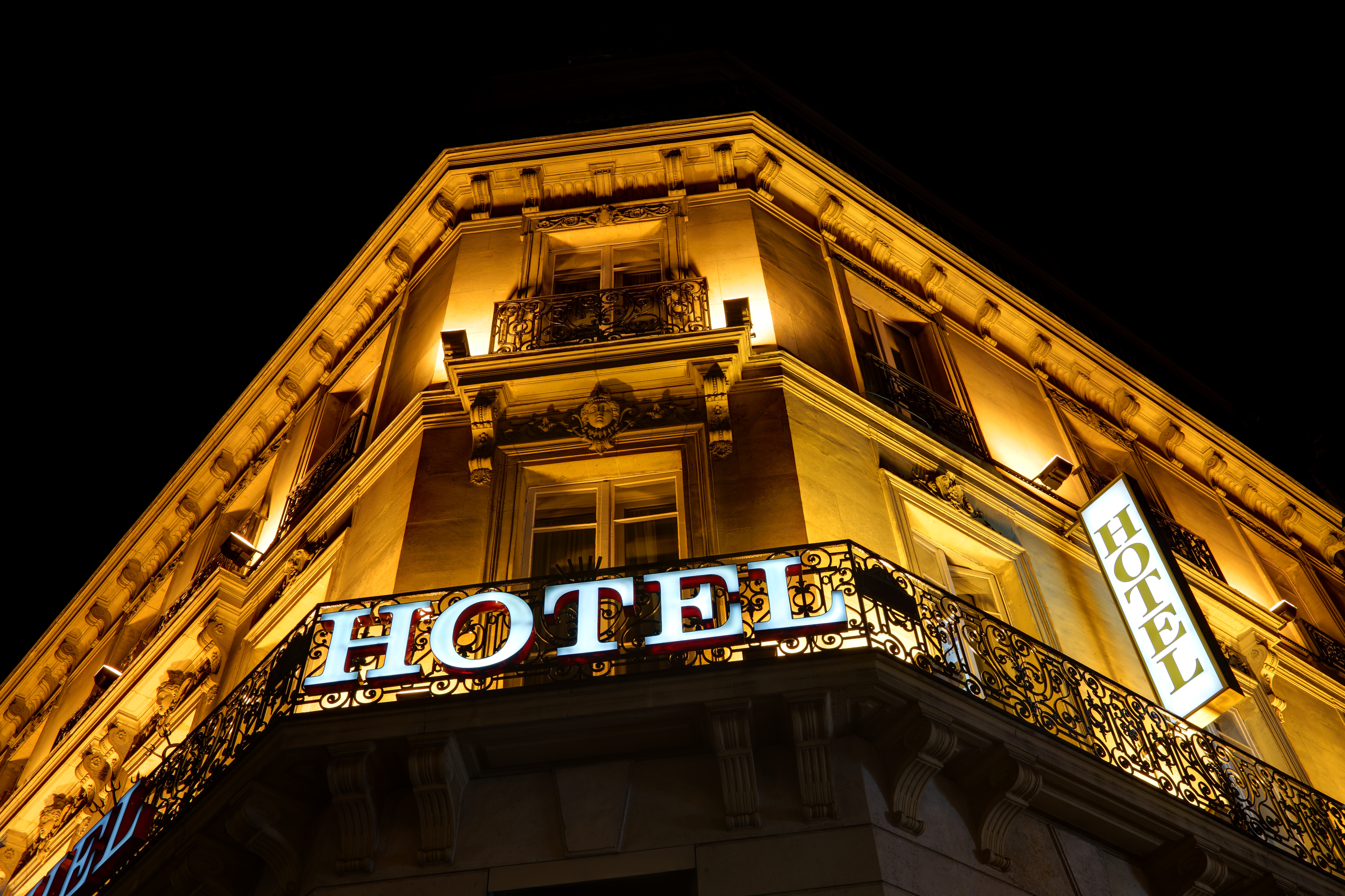 Illuminated,Hotel,Sign,Taken,At,Night